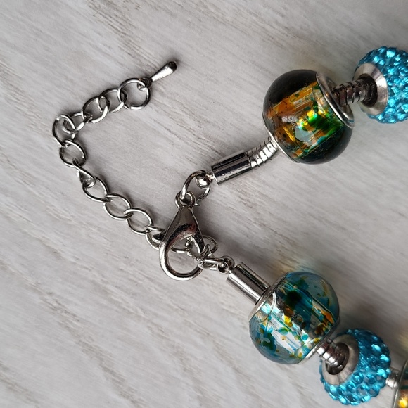 Vintage Green & Blue Glass & Crystal Beaded Silver Charm Bracelet - Picture 4 of 4